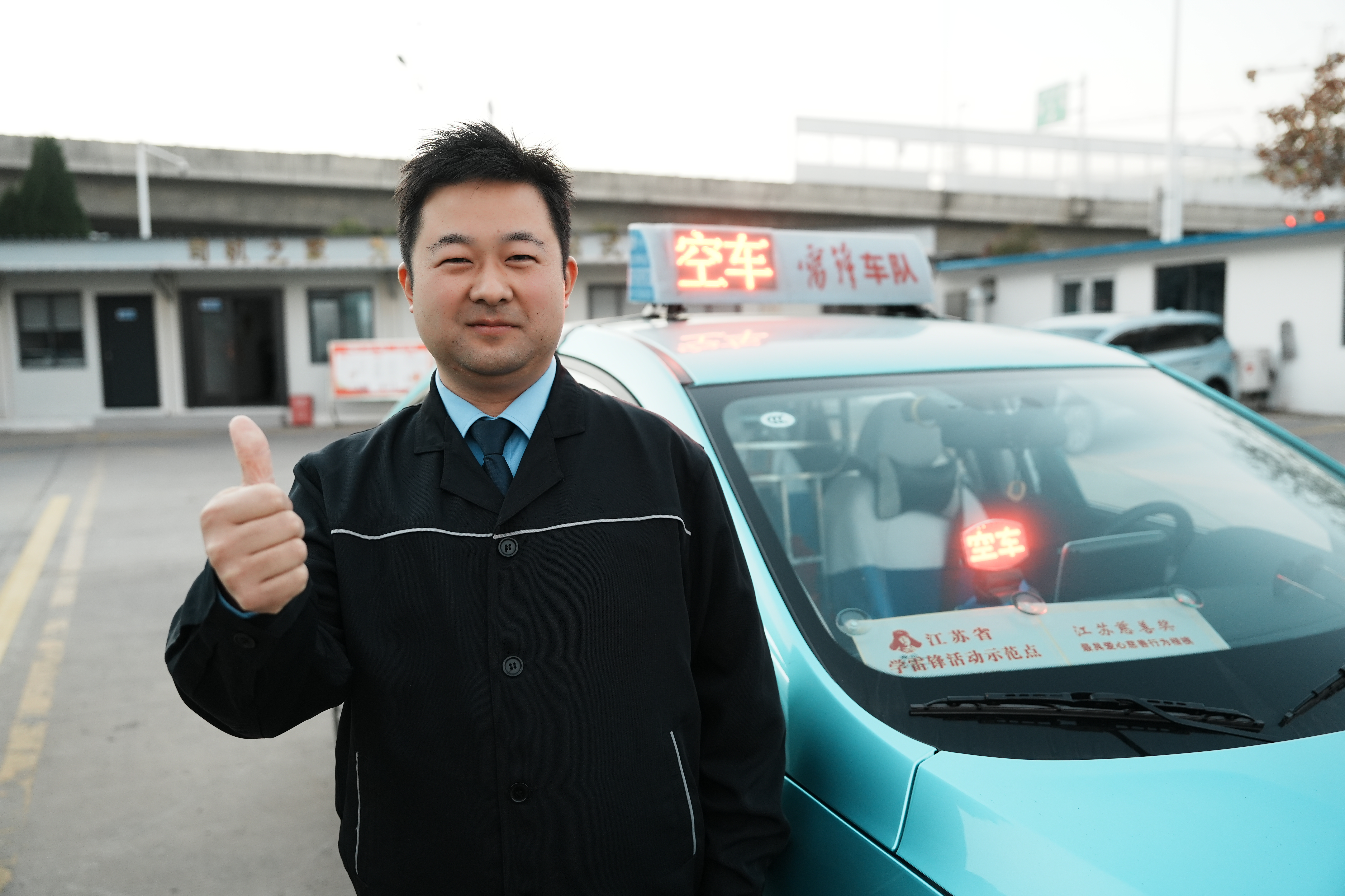 雷鋒車隊劉孝金書寫服務(wù)溫情